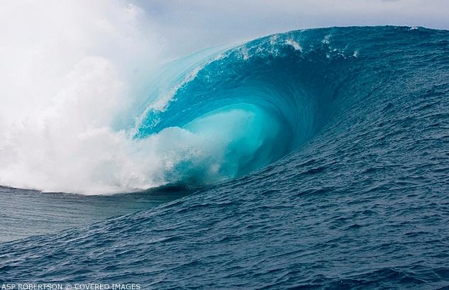 Swell Arrives for the Billabong Pro Tahiti at Teahupoo