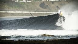 Christophe Allary on a serious Thurso Wave