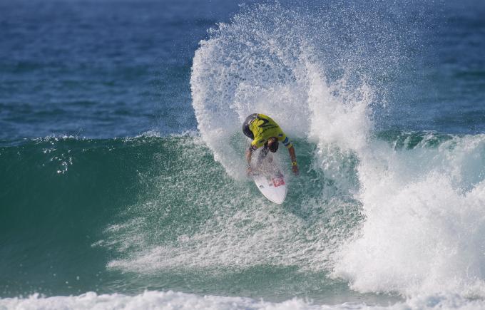 Travis Logie surfs 3ft Belgas