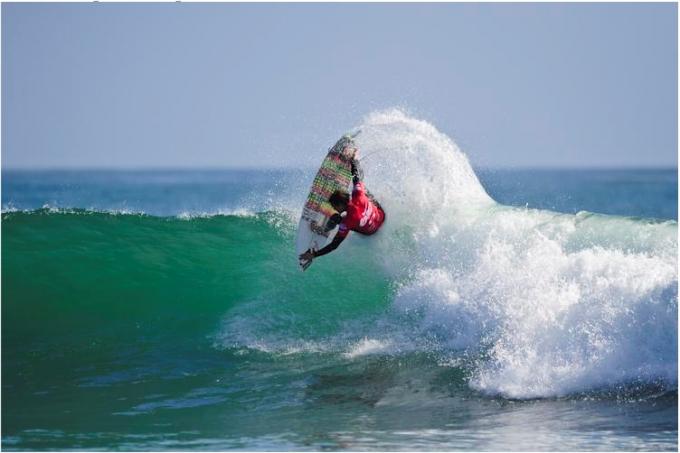 Jordy Smith Fins Out surfing