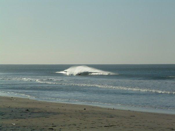El Salvador Waves