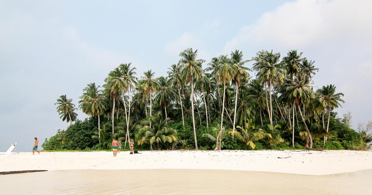 Surfing Island Indonesia