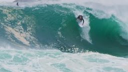 Kelly Slater Tackles One Of Sydney's Weirdest Slabs