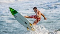 Surfing in El Paradon