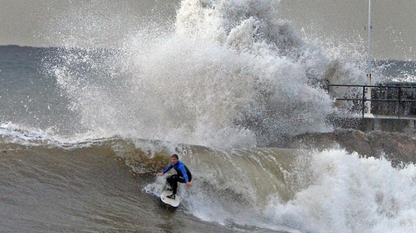 elninowavesurfers_01.jpg
