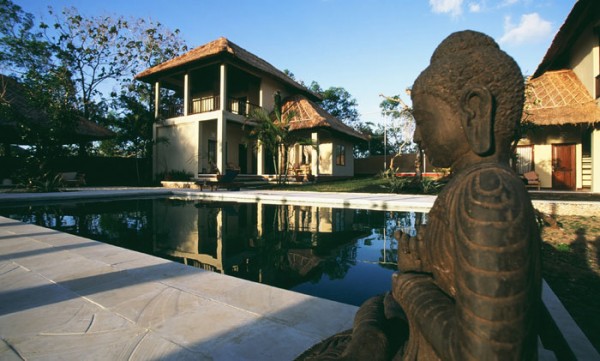 luxury_surf_camp_swimming_pool_surf_berbere_indonesia.jpg