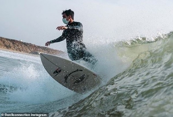 26586284-8167457-A_surfer_wearing_a_mask_while_enjoying_the_waves_despite_a_gover-a-31_1585578339588.jpg