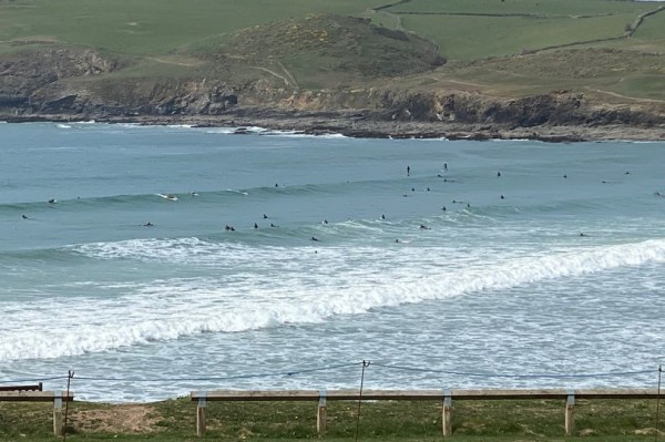 0_Surfers.jpg