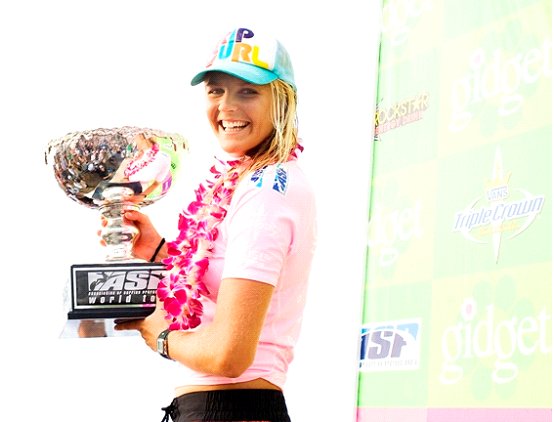 Stephanie Gilmore Claims Third Consecutive ASP Women's World Title at Sunset