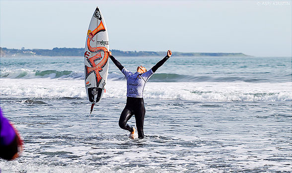 Sally Fitzgibbons enjoys TSB Bank Women's Pro Surfing Festival
