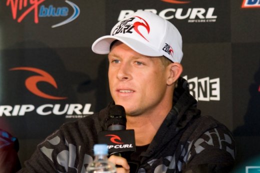  Mick Fanning prepares for his assault on the 2009 Rip Curl Pro Bells Beach