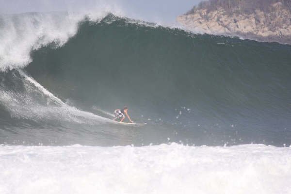 Lozano Surfs Big Puerto Escondido in Mexico